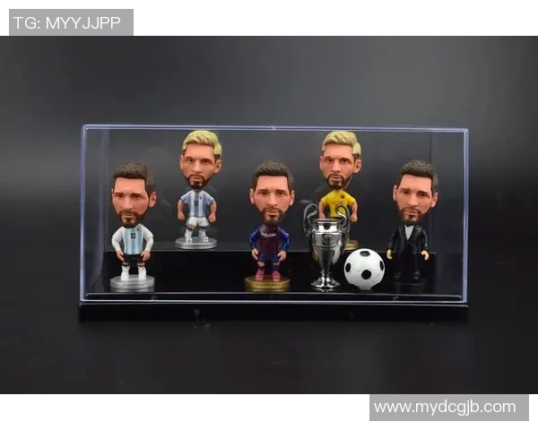 足球明星手办装饰品点亮你的家居生活，尽显运动魅力与个性风格