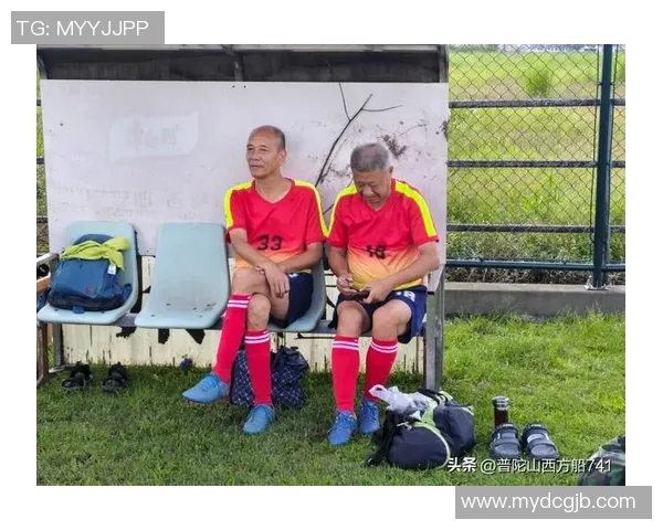 足球明星走进社区温暖人心与居民共度美好时光