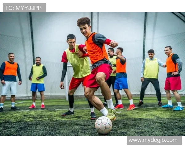 足球场上的杂技大师展现惊人技巧与魅力的精彩瞬间