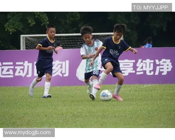 高个子足球明星的魅力与成就探秘他们如何在绿茵场上创造传奇